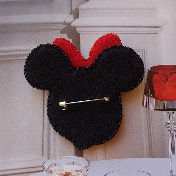 Minnie mouse brooch deals