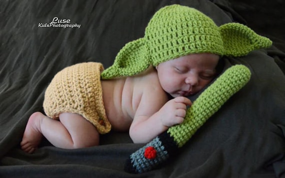 Recién nacidos son disfrazados de Baby Yoda