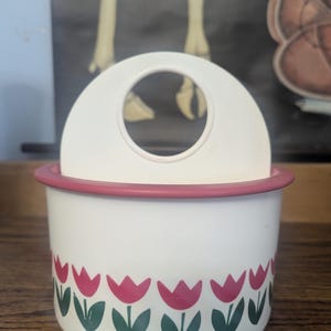 Set van 5 Tupperware One Touch bewaardozen met tulpen, wit en roze, vintage bloemen.