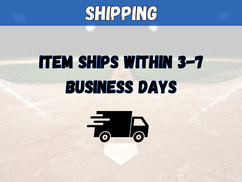 Pode incluir: Um caminh&atilde;o de entrega preto sobre um fundo branco. O texto "ITEM SHIPS WITHIN 3-7 BUSINESS DAYS" &eacute; exibido acima do caminh&atilde;o.