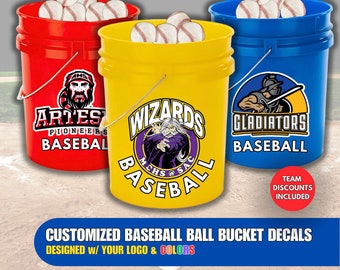 Adesivi personalizzati per secchielli da baseball, progettati con il tuo logo e i tuoi colori. Acquista di più e risparmia.