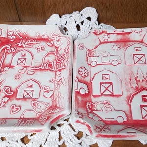 Red Farm Style Soap dish Trinket Dishes Set of 2 /soap/change/ring/trinket