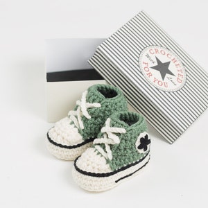 Crochet High Top Booties pattern, 0-3 months with printable gift box. image 3