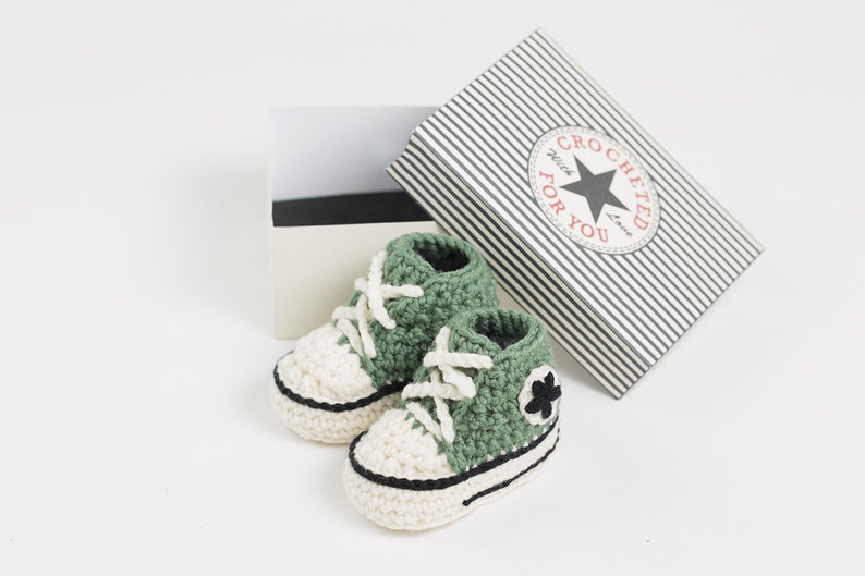Crochet High Top Booties pattern, 0-3 months with printable gift box. image 3
