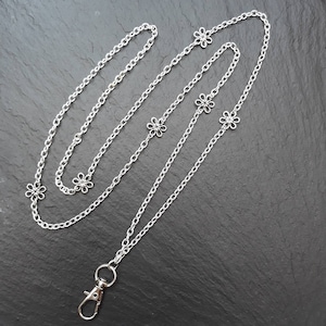 Bloemenkoord ~ Zilveren madeliefjebedels ~ Verzilverde ketting ID-kaarthouder ~ Sleutelkoordketting ~ CWtChUSstore ~ Flower Power