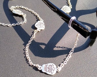 Cadena para gafas con calavera: cordón plateado con dije para gafas de lectura