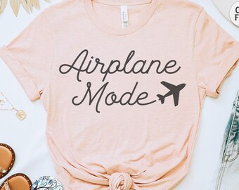 Modo avión SVG para Cricut, camisa de viaje divertida PNG, diseño de vacaciones JPG, modo vacay, aventura, dicho de viaje de niña, archivo de corte de calcomanía de vinilo