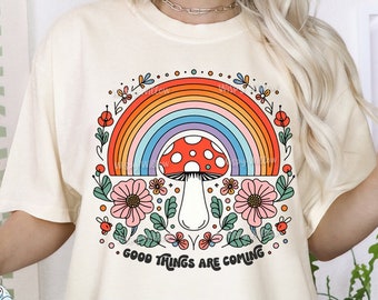 Dobre rzeczy nadchodzą PNG, Retro Groovy Sublimacja, Inspirujący wydruk JPG, Grzyb Cottagecore, Motywujący modny projekt koszulki