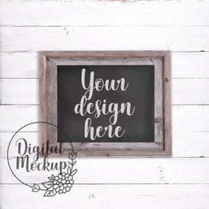 Puede incluir: Un marco de madera rústico con un inserto de pizarra negra. La pizarra tiene el texto "Your design here" escrito en blanco.