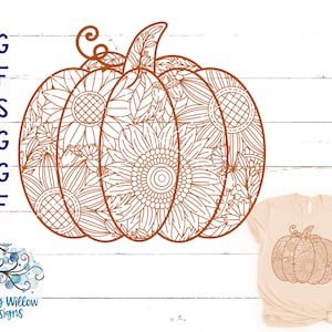 Op de afbeelding: Een bruine lijnkunst-pompoen met een mandala-ontwerp. De pompoen is omlijnd in bruin en heeft een gedetailleerd ontwerp van bloemen en bladeren.