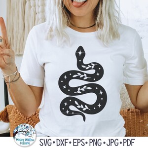 Silhueta de cobra com estrelas e galhos SVG, design de camiseta de cobra floral celestial, decalque místico Boho, arquivo de decalque de vinil para Cricut