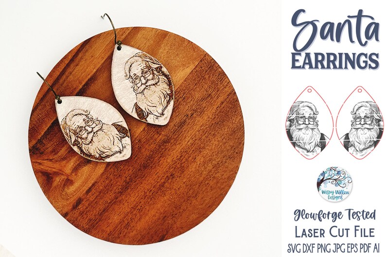 Puede incluir: Pendientes de madera en forma de l&aacute;grima con una ilustraci&oacute;n grabada con l&aacute;ser de Santa Claus con barba y gafas. Los pendientes incluyen ganchos de metal. El texto en la imagen dice Santa EARRINGS, Glowforge Tested LASER CUT FILE y SVG DXF PNG JPG EPS PDF AI.