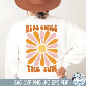 Hier komt de zon SVG voor Cricut, Retro Groovy Summer Shirt Design, Retro Flower, Summer Shirt Design voor vrouwen, JPG, PNG, Vinyl Decal-bestand