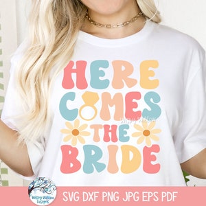 Hier komt de bruid SVG voor Cricut, Retro Groovy Bridal Party Shirt PNG, Funny Floral Disco Hippie Bride, jaren '70 Bruiloft, Afdrukbare JPG