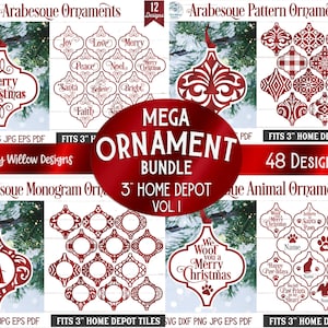 Könnte beinhalten: Ein digitaler Download von 48 Weihnachtsbaumschmuck-Designs in einem rot-weißen Arabeskenmuster. Die Ornamente sind für 7,6 cm große Home Depot-Fliesen konzipiert. Die Designs umfassen eine Vielzahl von Weihnachtsthemen, wie z. B. "Frohe Weihnachten", "We Woof You a Merry Christmas" und "Forever in Our Hearts".