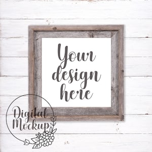 Puede incluir: Un marco de madera rústico con fondo blanco y el texto "Your design here". El marco está colgado en una pared de tablones de madera blanca.