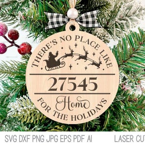 No hay lugar como el hogar para las fiestas Adorno SVG Archivo, Código postal Ciudad Pueblo Adorno navideño de Santa cortado con láser, Glowforge, Xtool