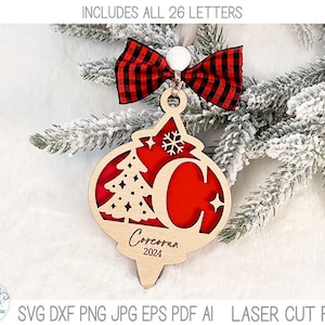 Pacote de enfeites de árvore de Natal com monograma personalizado SVG Cut File, enfeite de madeira para feriados de inverno com letras de nome de família personalizadas, Glowforge, Xtool