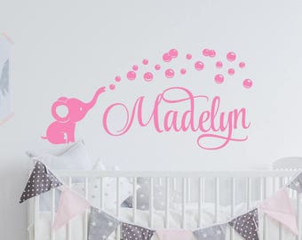 Gepersonaliseerde muursticker kinderkamer: babymeisjesnaam vinyl WO 100