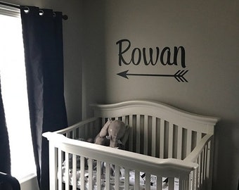 Gepersonaliseerde pijlnaam vinyl muursticker - decor jongenskamer WO 234