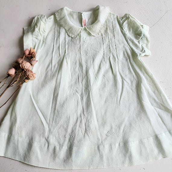 ベビー用刺繍入りヴィンテージドレス、サイズ約3～6ヶ月、1960年代製 