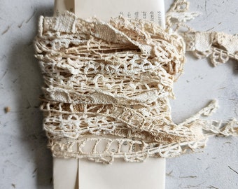Encaje de algodón vintage hecho a mano, vendido como un conjunto de 4 cordones diferentes de un metro cada uno. Total de 4 yardas