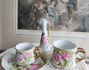 Juego de té vintage Lefton China pintado a mano con rosas: taza, platillo, jarrita para crema y jarrón.