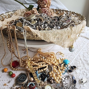 Vintage used costume jewelry 8 pieces. Pick which one you like. PLEASE READ description!!!