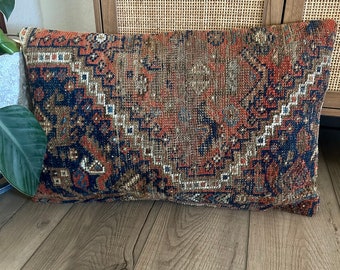 Mesa vintage Turkish rug pillow