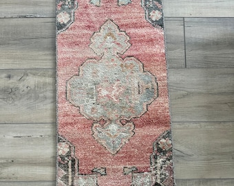 Tranquil vintage Turkish rug