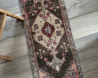 Griffin vintage Turkish rug