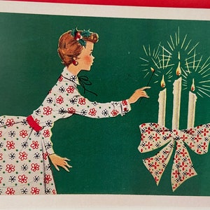 Carte de Noël Rétro Femme allumant chandelle, image vintage, hiver, fêtes, années 50, Cadeau professeur, joyeux, soeur, amie, mère