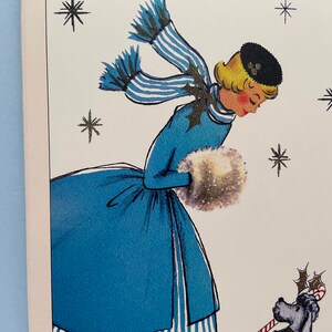 Carte de Noël Rétro Femme robe bleue et caniche, Image Vintage, hiver, fêtes, années 50, Carte Cadeau professeur, sœur, mère, amie, manchon