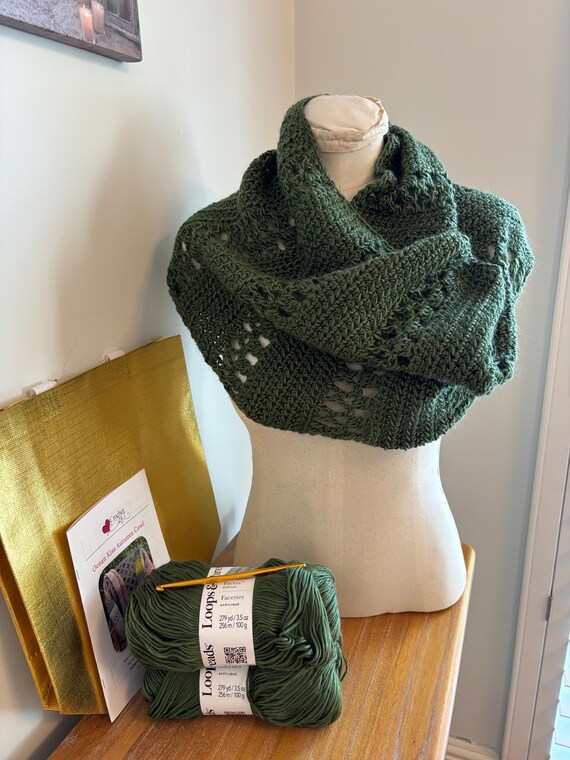 Crochet Kit Ocean Kiss Cowl using Loops & Threads Facets Yarn in Shade Forest