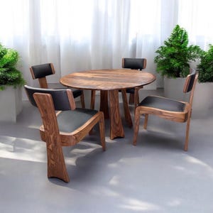 Ine Bianche Round Table