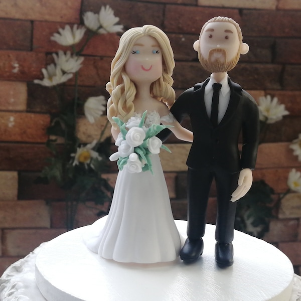 Hochzeitstorte Topper Paar Braut und Bräutigam mit vollen Bart Figuren Hochzeit Centerpiece Dekoration mit Basis geschrieben Hochzeitsdatum und Namen