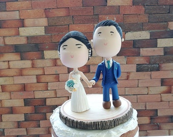 Couple holding hands with Wood Base Wedding Cake Topper Bride and Groom with Tree trunk base Rustic Figurines Wedding Decoration love Cake