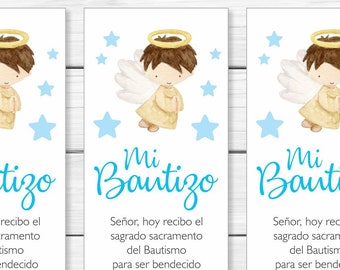 Pode incluir: Três cartões azuis e brancos no estilo de marcador de página com uma ilustração de aquarela de um anjo com uma auréola. O texto nos cartões diz "Mi Bautizo", que se traduz como "Meu Batismo". Os cartões também incluem o texto "Señor, hoy recibo el sagrado sacramento del Bautismo para ser bendecido con la gracia de tu amor, toma mi corazón en tus benditas manos y jamás te separes de mí." que se traduz como "Senhor, hoje recebo o santo sacramento do Batismo para ser abençoado com a graça do seu amor, tome meu coração em suas mãos benditas e nunca se separe de mim." Os cartões também incluem o nome "Daniel Medina" e o texto "Padrinos: Juan y Gloria Vasquez 22 de Diciembre, 2018" que se traduz como "Padrinhos: Juan e Gloria Vasquez 22 de Dezembro de 2018".