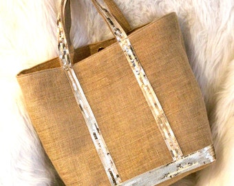 Trendy summer tote in natural raffia style with golden sequins