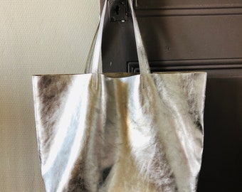 Silberne Einkaufstasche aus italienischem Leder, Umhängetasche aus metallischem Leder, weiche übergroße Tasche aus silbernem Leder