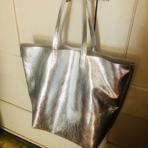 Silver Italian leather tote bag, metallic leather shoulder bag, soft oversized bag in silver leather image 6