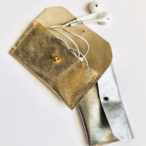 Leather headphone case, wired headphone case