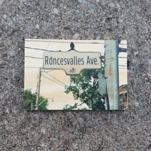 Roncesvalles Ave - Carte postale en bois