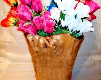 Handgesneden sparrenhouten bloemenvaas: rustiek huisdecor