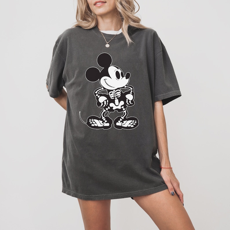 Camiseta de Halloween de Mickey Mouse de Disney, camisa de colores cómodos para Disneyland, camiseta de Disney a juego para toda la familia, atuendo de Disney World para otoño imagen 1