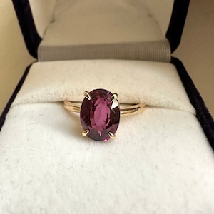 14K Yellow Gold Rhodolite Garnet Oval Solitaire Ring 2.55 Carats