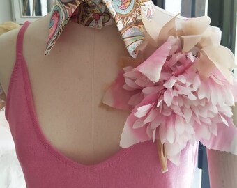 Short tank top in cotton with silk flower