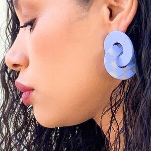 Periwinkle Polymer Clay Circle Links, Lightweight Modern Statement Earrings, Hypoallergenic Posts bébé WE RISE in blurple check image 3