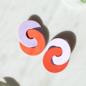 Lavender Circle Link Polymer Clay Earrings, Lightweight Statement Modern Linked, Hypoallergenic Posts Nickel Free | bébé WE RISE in lilac