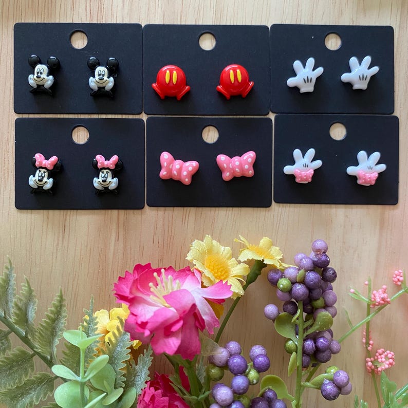 Disney Toon Town Minnie and Mickey Mouse Character Earrings Bild 1